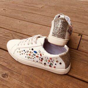Betsy Johnson Tippie Gemstone Lace-Up Sneaker White Size 9M